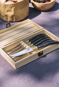 Edle Steakmesser-Box aus Kiefernholz, inkl. 6 Steakmesser mit schwarzem Pakkaholzgriff